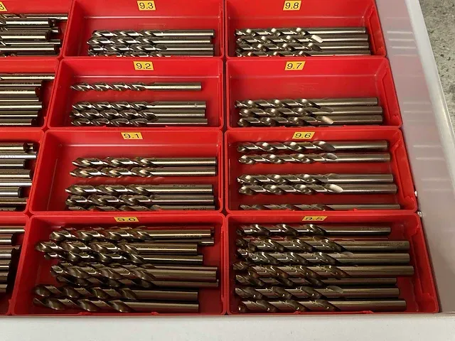 7-laden materiaalkast met inhoud - afbeelding 16 van  33