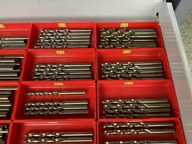 7-laden materiaalkast met inhoud - afbeelding 17 van  33
