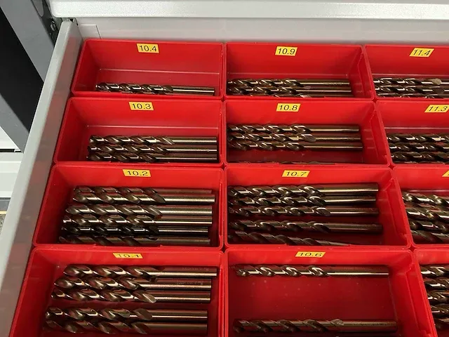 7-laden materiaalkast met inhoud - afbeelding 20 van  33