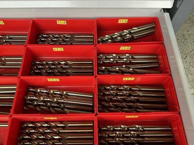 7-laden materiaalkast met inhoud - afbeelding 22 van  33