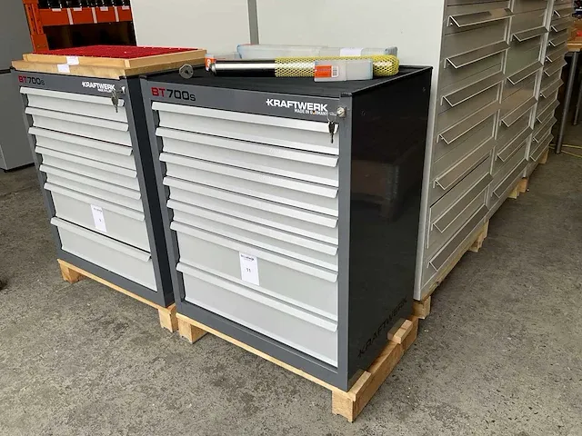 7-laden materiaalkast met inhoud - afbeelding 12 van  33