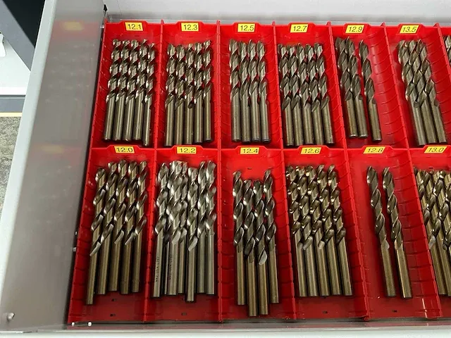 7-laden materiaalkast met inhoud - afbeelding 25 van  33