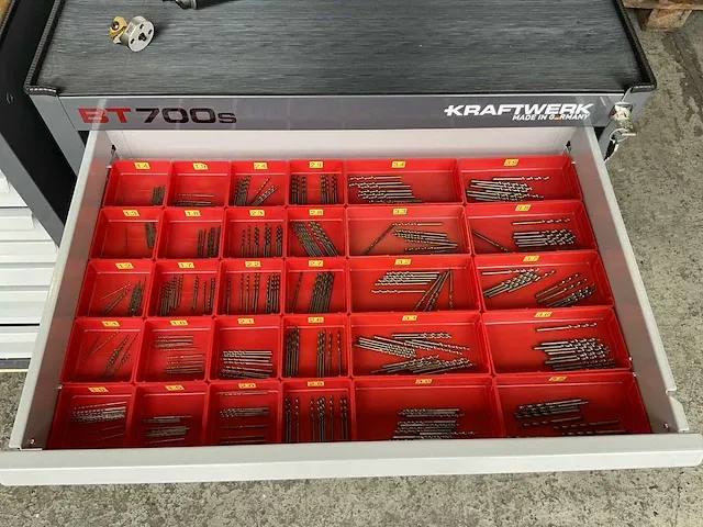 7-laden materiaalkast met inhoud - afbeelding 23 van  33