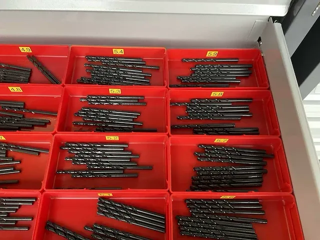 7-laden materiaalkast met inhoud - afbeelding 5 van  32