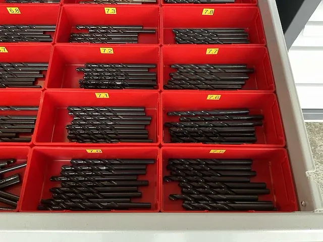 7-laden materiaalkast met inhoud - afbeelding 9 van  32