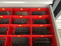7-laden materiaalkast met inhoud - afbeelding 10 van  32