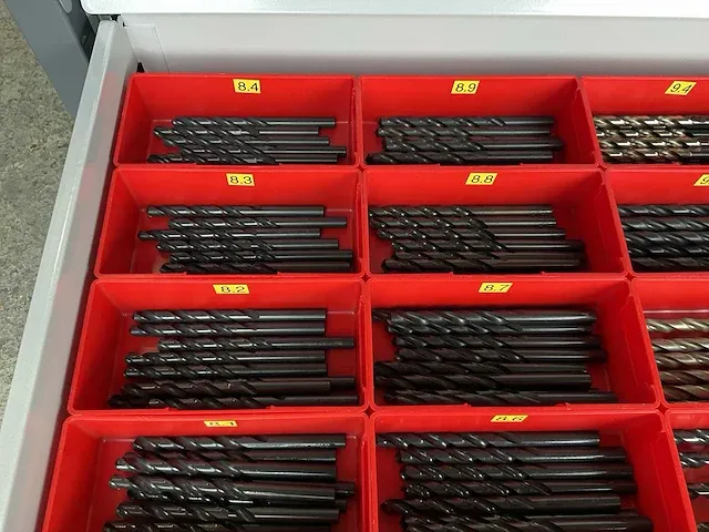 7-laden materiaalkast met inhoud - afbeelding 14 van  32
