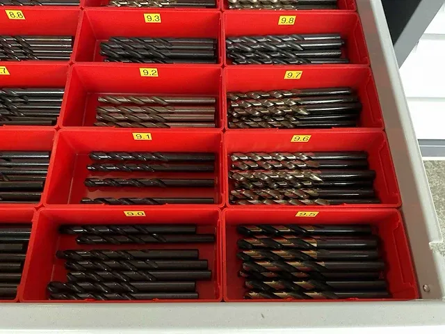 7-laden materiaalkast met inhoud - afbeelding 15 van  32