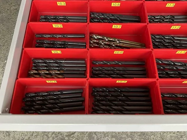 7-laden materiaalkast met inhoud - afbeelding 18 van  32