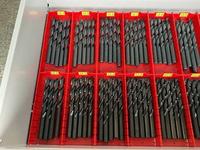 7-laden materiaalkast met inhoud - afbeelding 24 van  32