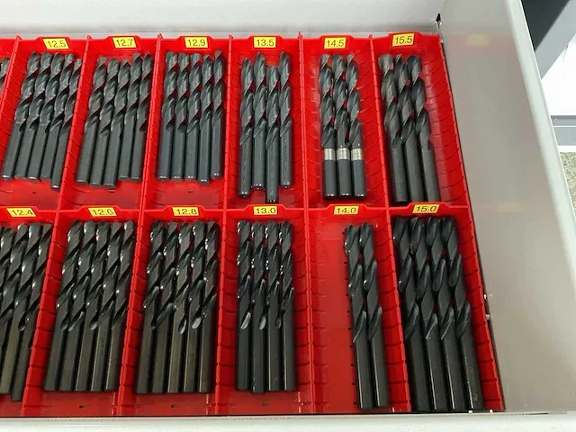 7-laden materiaalkast met inhoud - afbeelding 25 van  32