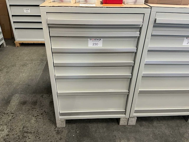 7-laden materiaalkast - afbeelding 1 van  6