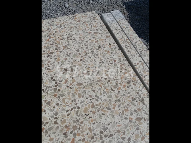 7 m² van 75 x 75 tegels + bijpassende plinten - afbeelding 3 van  4