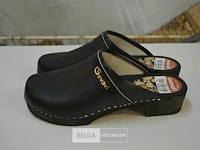 7 paar div schoenen en klompen maten 36, 37, 44, 46 - afbeelding 1 van  3