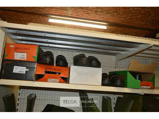 7 paar div schoenen en klompen maten 36, 37, 44, 46 - afbeelding 3 van  3