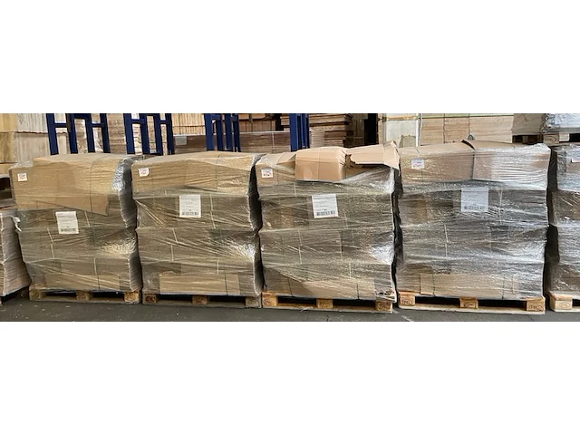7 paletten verpakkingsdozen: samengesteld lot 6501 tem 6507 - afbeelding 1 van  3