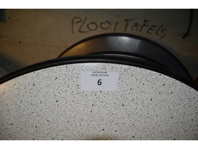 7 plooitafels rond hoog wit blad zwarte rand (1124) - afbeelding 2 van  4