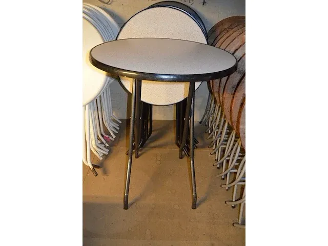 7 plooitafels rond hoog wit blad zwarte rand (1124) - afbeelding 4 van  4