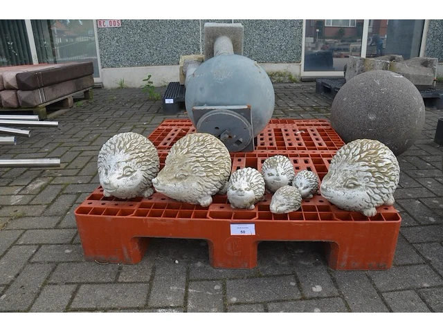 7 stenen egels, ronde metalen bol (zonder pvc pallet) - afbeelding 1 van  4