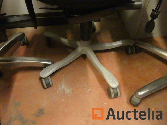 7 stoelen op wielen - afbeelding 8 van  26