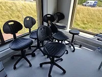 7 verrijdbare bureaustoel manutan + 1 verrijdbare kruk - afbeelding 5 van  6