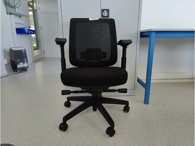7 verrijdbare typistestoelen - afbeelding 1 van  5