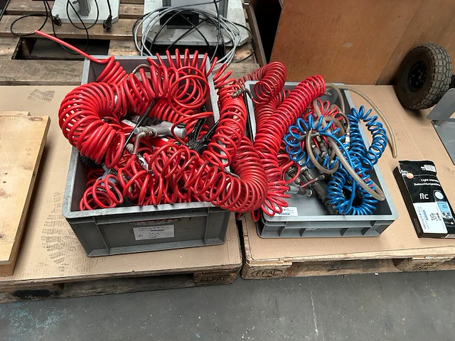 7 x luchtdrukslang + 2 slagschroefmachines - afbeelding 1 van  4