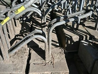 7 x metalen fietsrek met betonblok - afbeelding 2 van  5