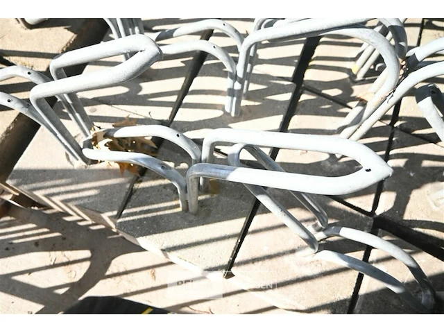 7 x metalen fietsrek met betonblok - afbeelding 5 van  5