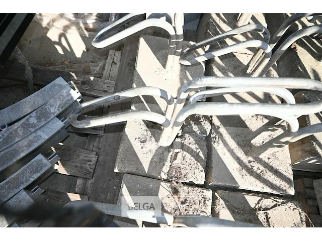 7 x metalen fietsrek met betonblok - afbeelding 3 van  5