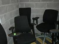7 zwarte vitra bureelstoelen - afbeelding 5 van  5