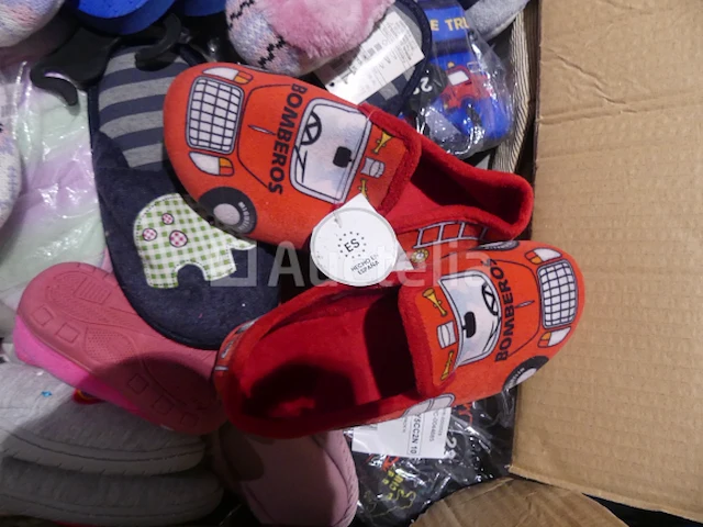 70 diverse veelkleurige pantoffels - afbeelding 3 van  7