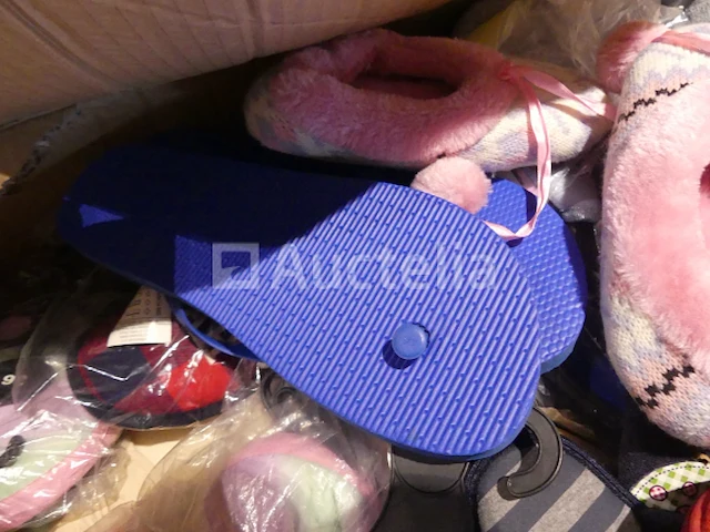 70 diverse veelkleurige pantoffels - afbeelding 4 van  7