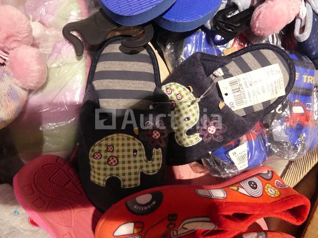 70 diverse veelkleurige pantoffels - afbeelding 5 van  7