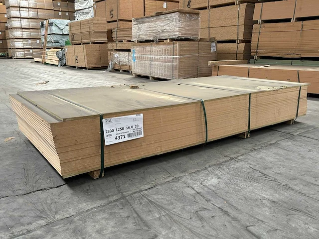 70 m² mdf 1,25 m breed 2,80 lang 1,6 cm dik - afbeelding 1 van  4