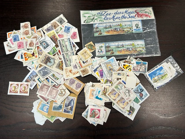 70 postzegels - afbeelding 1 van  5