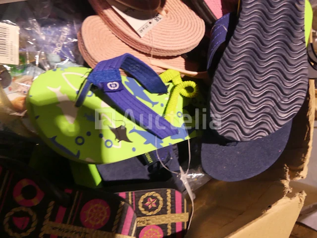 70 veelkleurige strandschoenen - afbeelding 5 van  7