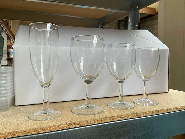 (+700st.) wijn-, water- & champagneglazen - afbeelding 1 van  4