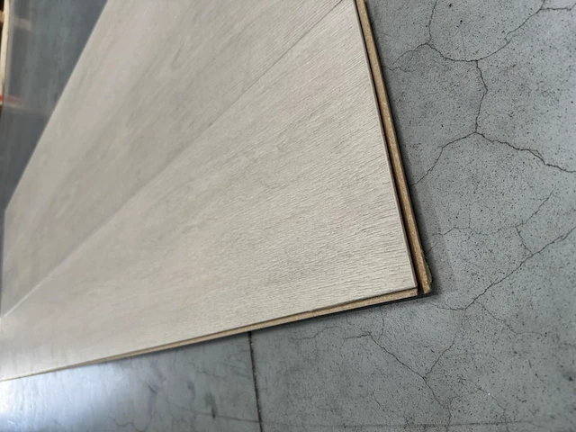70,56 m2 laminaatvloer 12mm krono - afbeelding 3 van  3