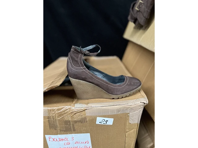 70x diverse schoenen - afbeelding 1 van  2