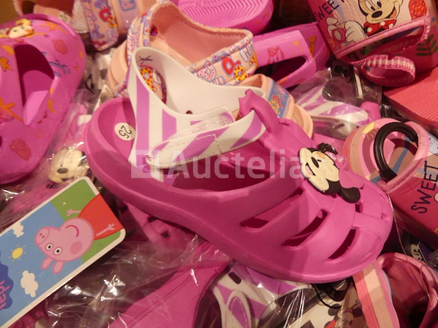71 veelkleurige strandschoenen - afbeelding 2 van  6