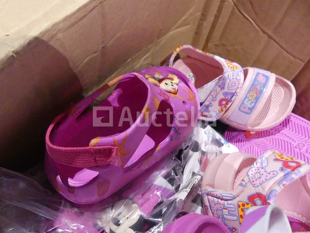 71 veelkleurige strandschoenen - afbeelding 6 van  6