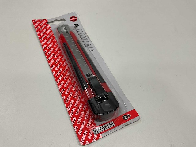 72 x afbreekmes 18 mm met ijzeren geleider; inclusief 3 mesjes - afbeelding 3 van  3