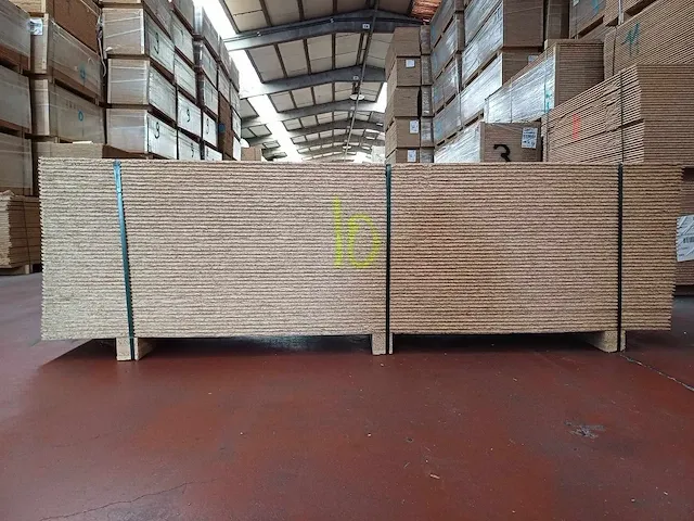 74 m2 osb platen dikte 15 mm - 2,50x0,63m - afbeelding 1 van  3
