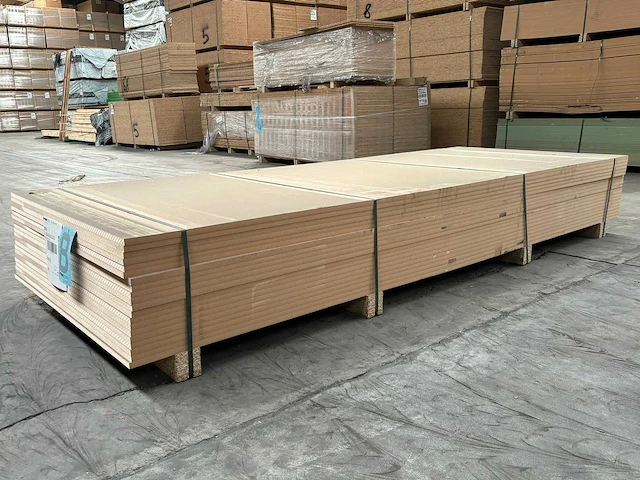 74,4 m² mdf 1,22 m breed 3,05 lang 1,8 cm dik - afbeelding 1 van  4