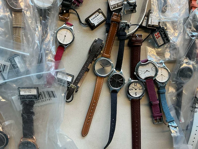75 diverse horloges olivier strelli - afbeelding 2 van  17