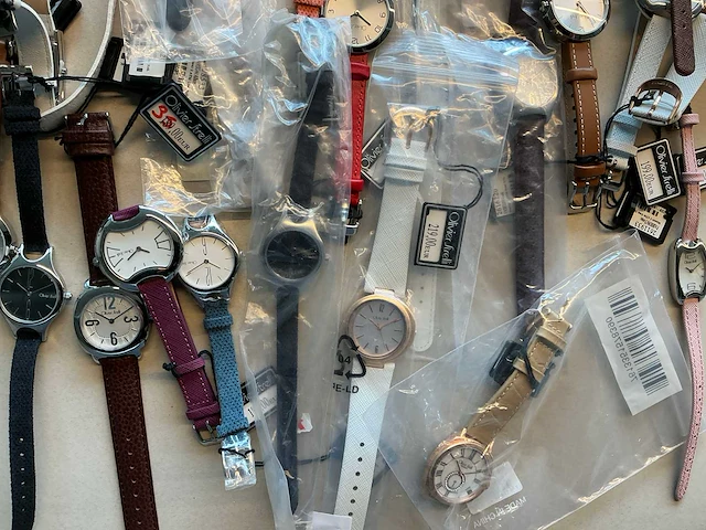 75 diverse horloges olivier strelli - afbeelding 3 van  17