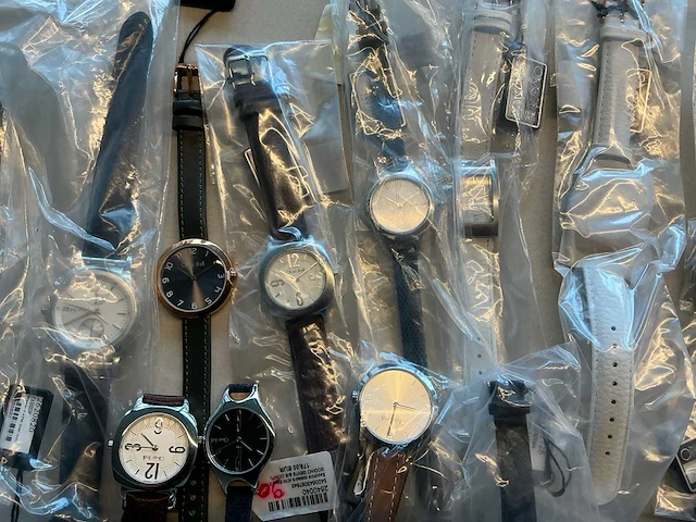 75 diverse horloges olivier strelli - afbeelding 11 van  17