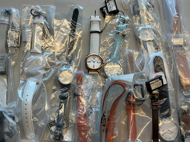 75 diverse horloges olivier strelli - afbeelding 12 van  17