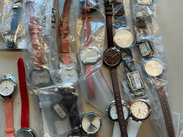 75 diverse horloges olivier strelli - afbeelding 13 van  17